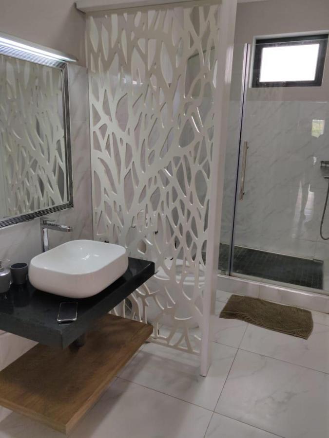 Shanti Haveli Beachfront Apartments Flic en Flac Экстерьер фото